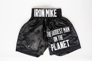  - Mike Tyson – Pantaloncini autografati – Cert. Steiner Sports