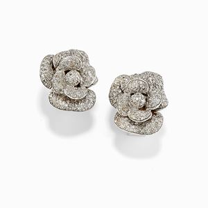 A 18K white gold and diamond earrings