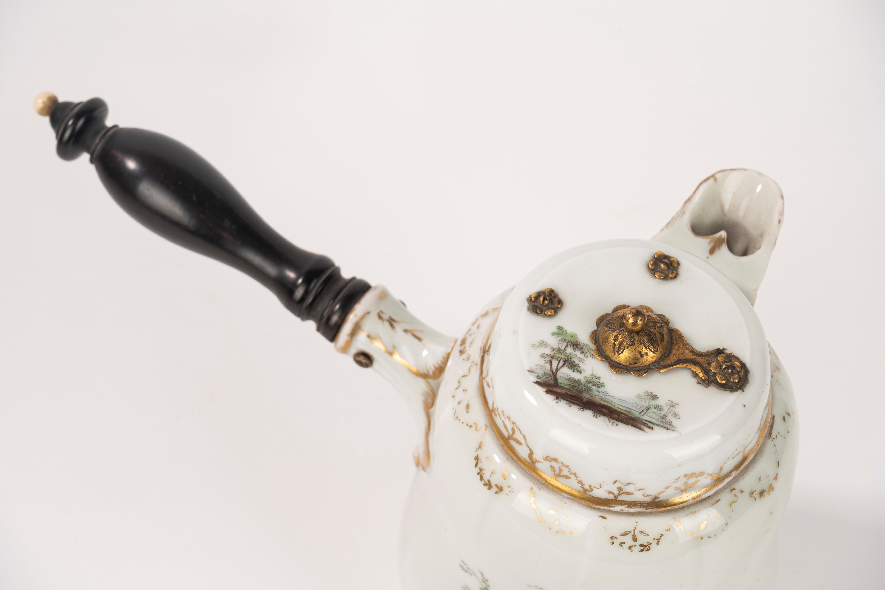 Cioccolatiera in porcellana