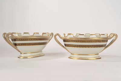 Coppia di Rinfrescatoi in Porcellana Bianca con Decori in Blu e Oro, Inizi Secolo XIX