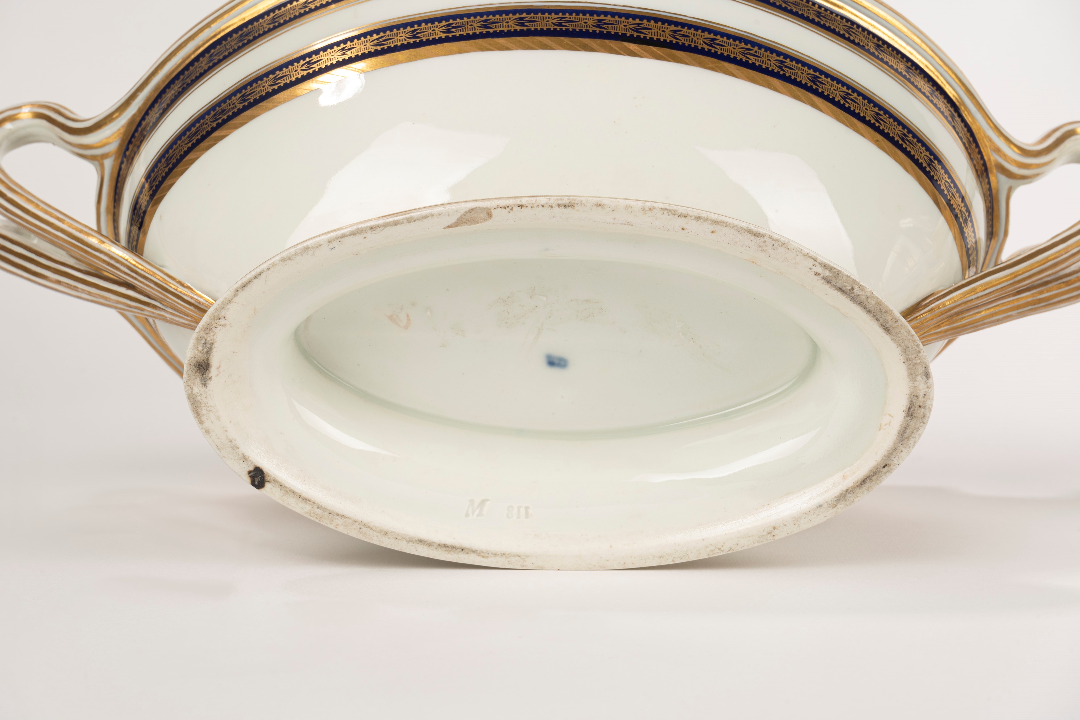 Coppia di Rinfrescatoi in Porcellana Bianca con Decori in Blu e Oro, Inizi Secolo XIX