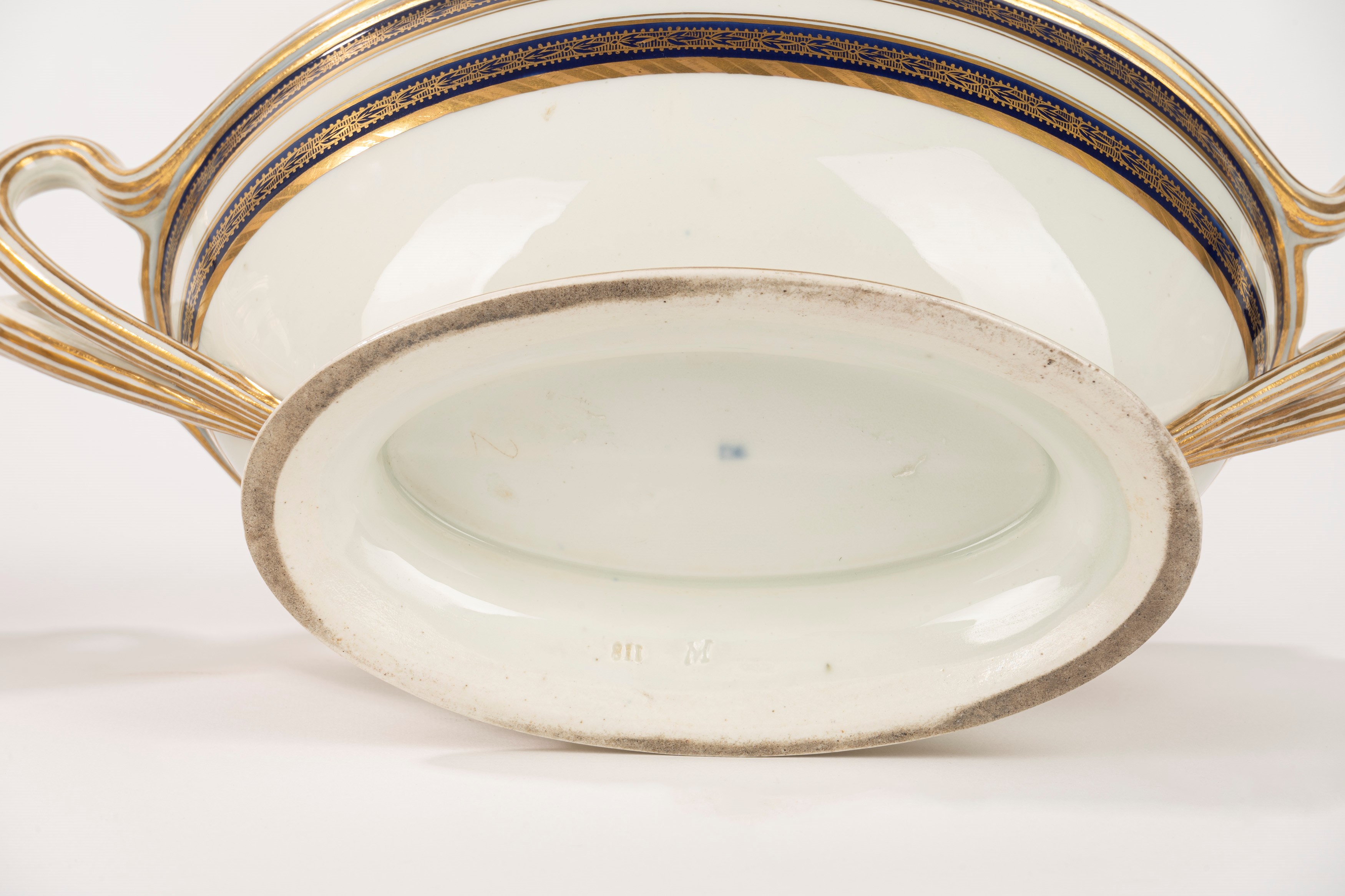 Coppia di Rinfrescatoi in Porcellana Bianca con Decori in Blu e Oro, Inizi Secolo XIX