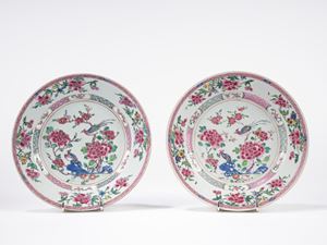 Due piatti in porcellana famiglia rosa 