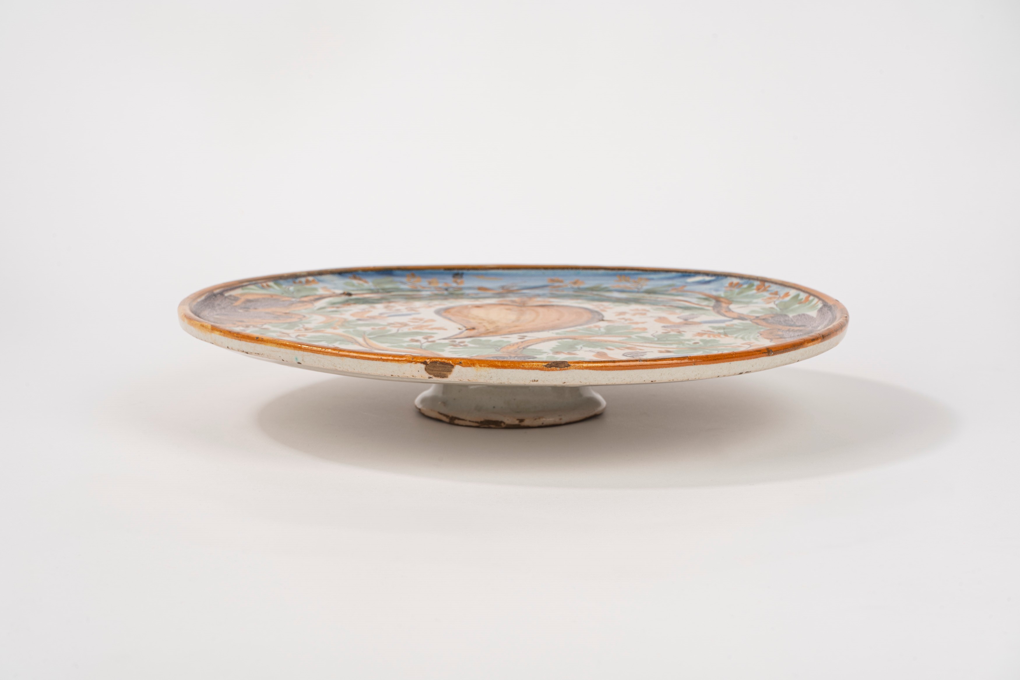 Alzata in maiolica, Italia centro-meridionale, secolo XVIII