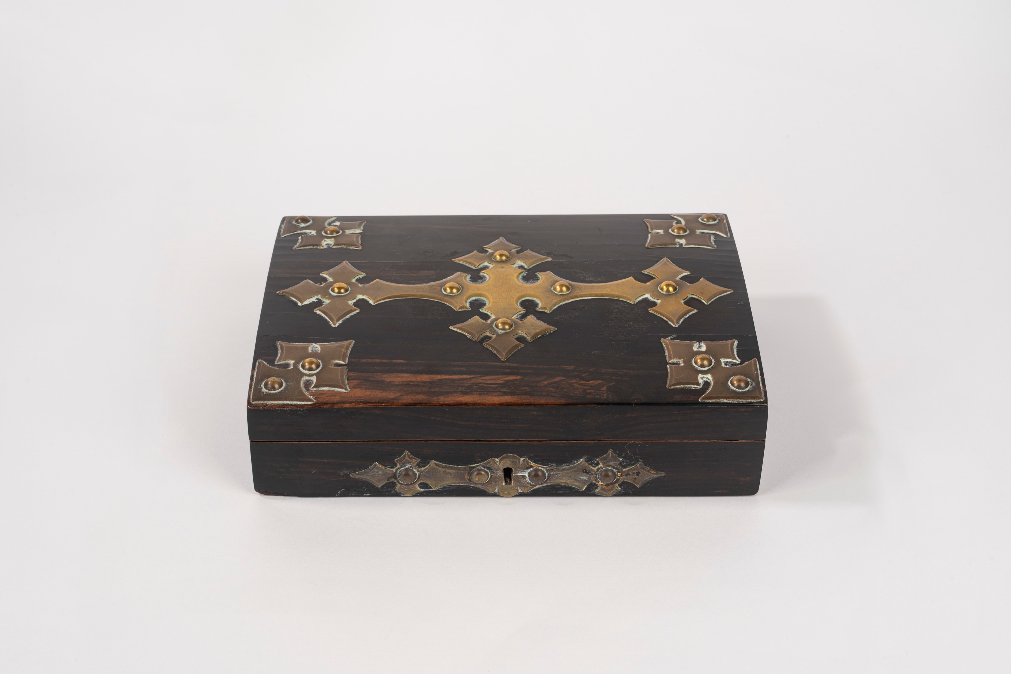 Scatola in Legno Indonesiano con Applicazioni in Ottone, Inghilterra Circa 1860
