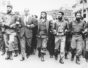 Fidel Castro, Osvaldo Dorticós, Che Guevara, Augusto Martinez Sànchez e Antonio Nùnez Jiménez. Marcia contro l'attentato alla Coubre, Havana