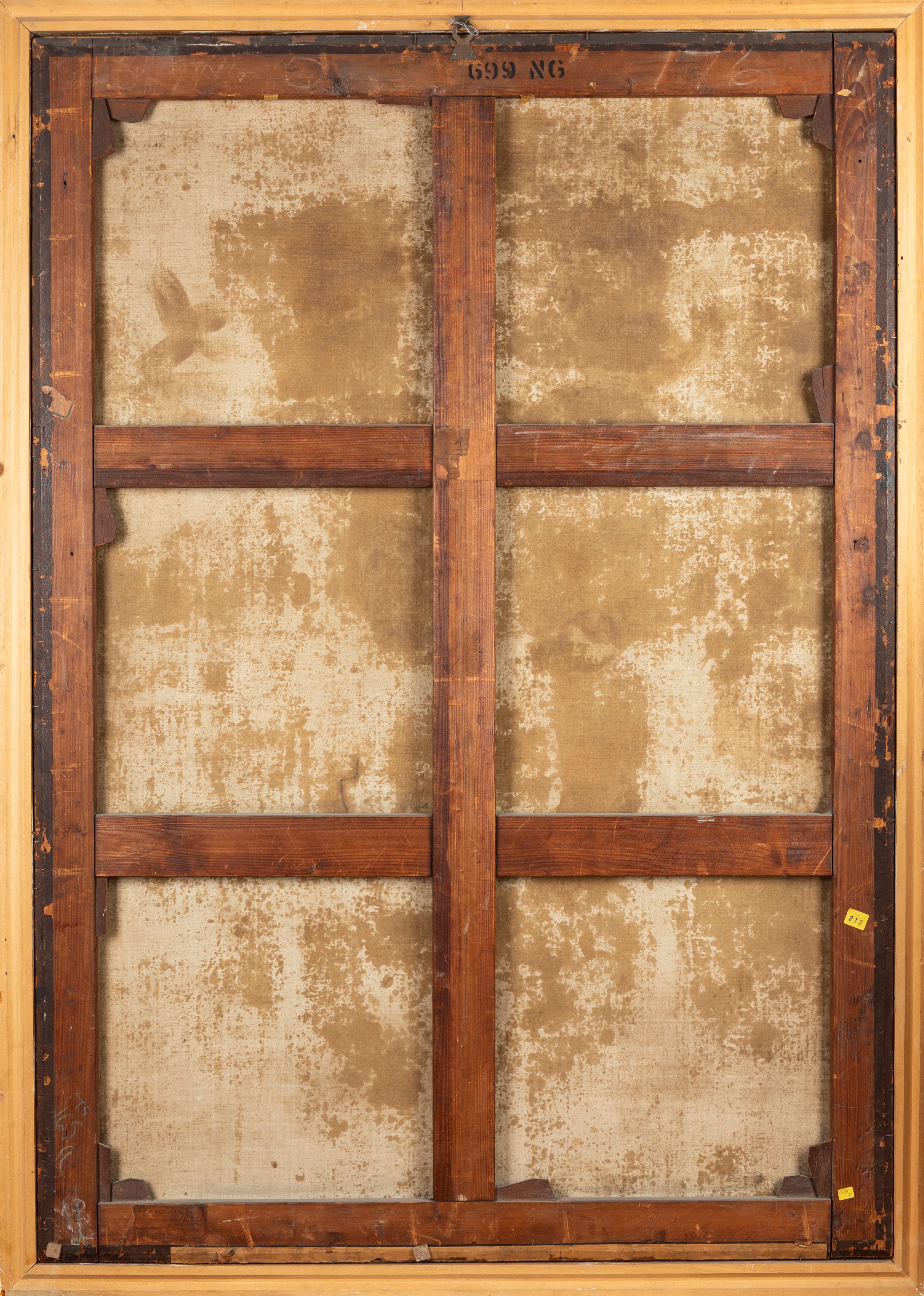 Fiori in un vaso decorato con putti