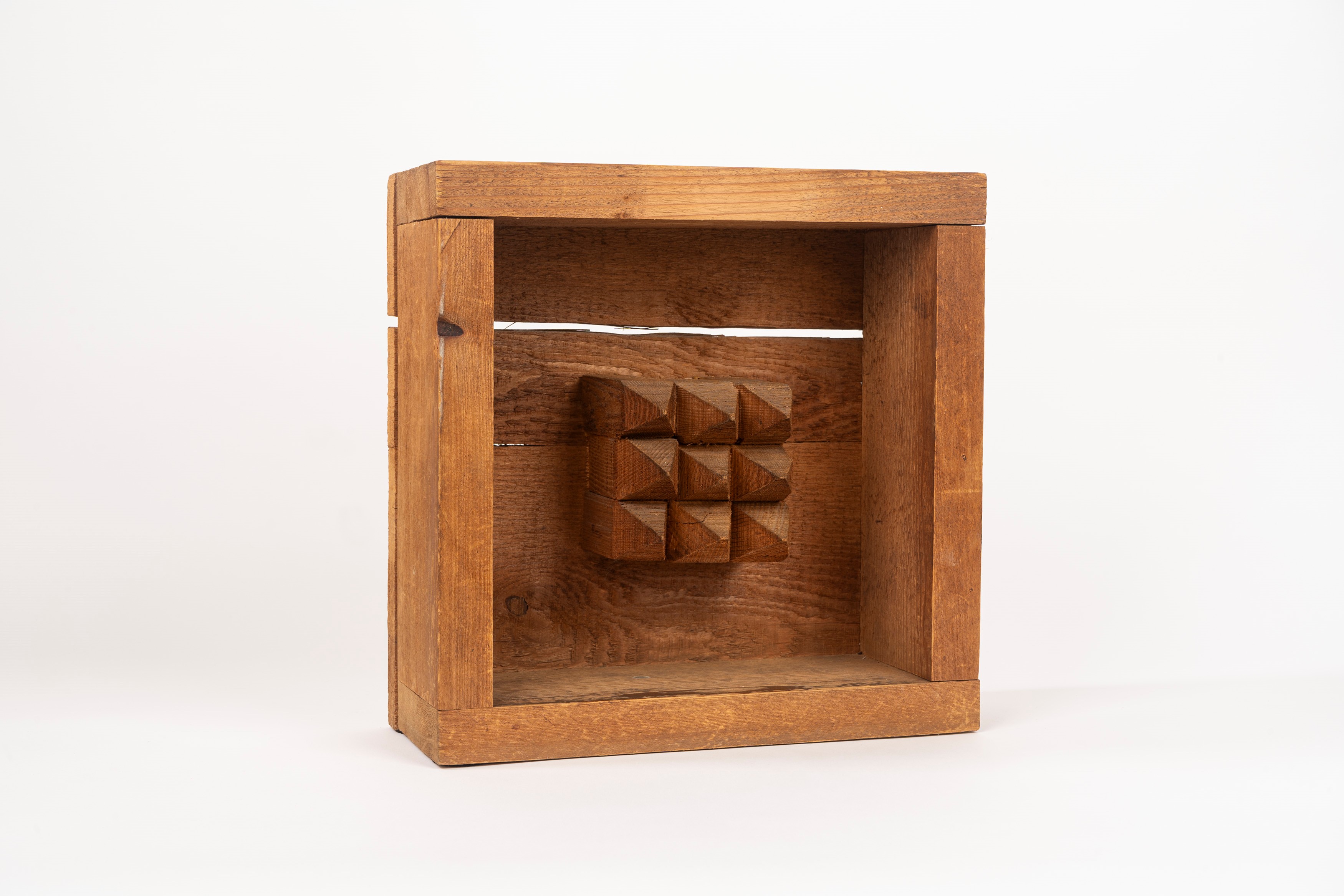 Mario Ceroli - Senza titolo, pino di Russia, cm 30,3 x 30,5 x 12