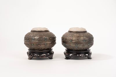 Coppia di Scatole in Metallo Argentato, con Coperchio in Giada Bianca, Cina Secolo XX