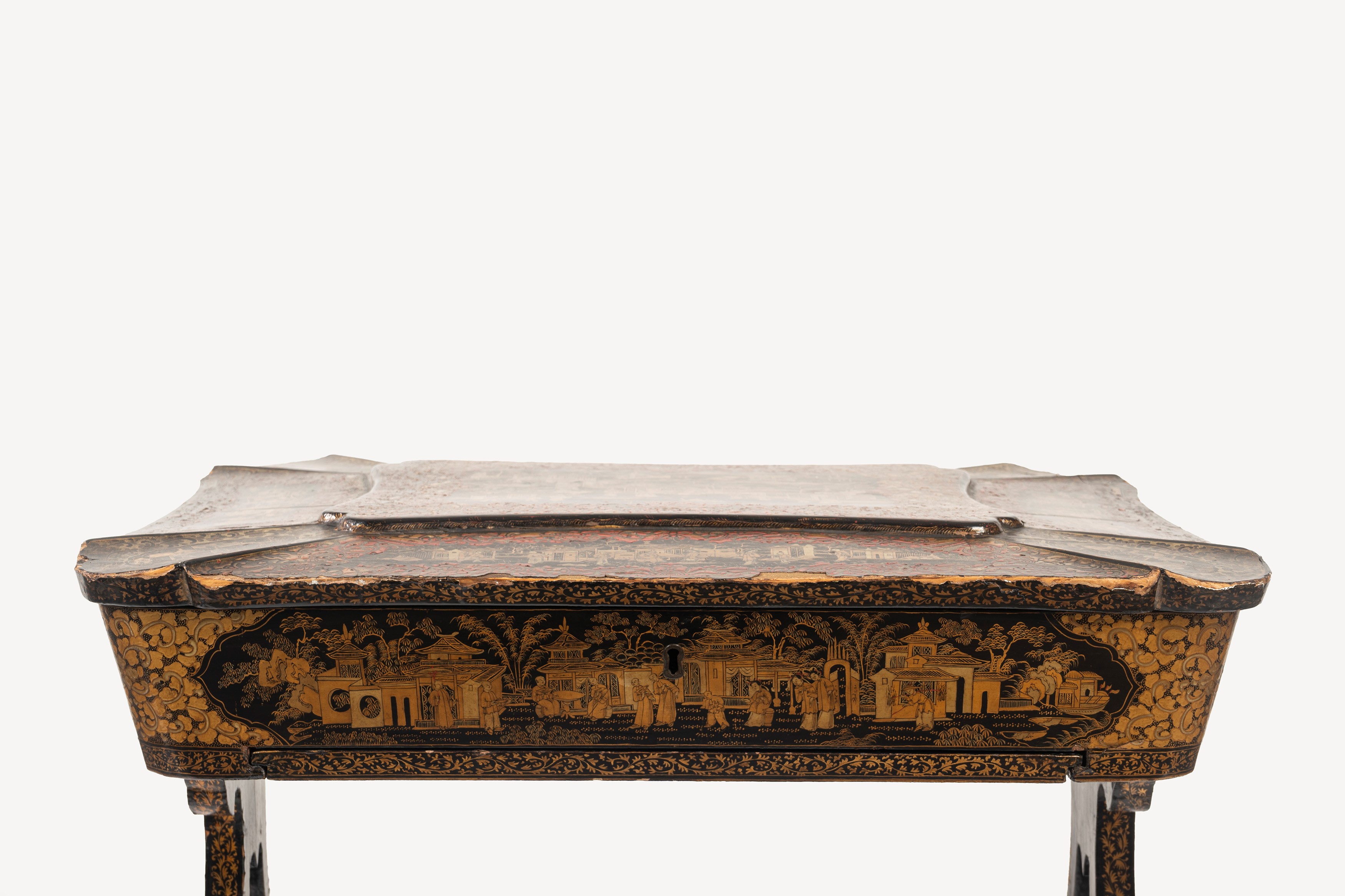 Tavolino da Lavoro in Lacca Decorato a Chinoiserie, Secolo XIX