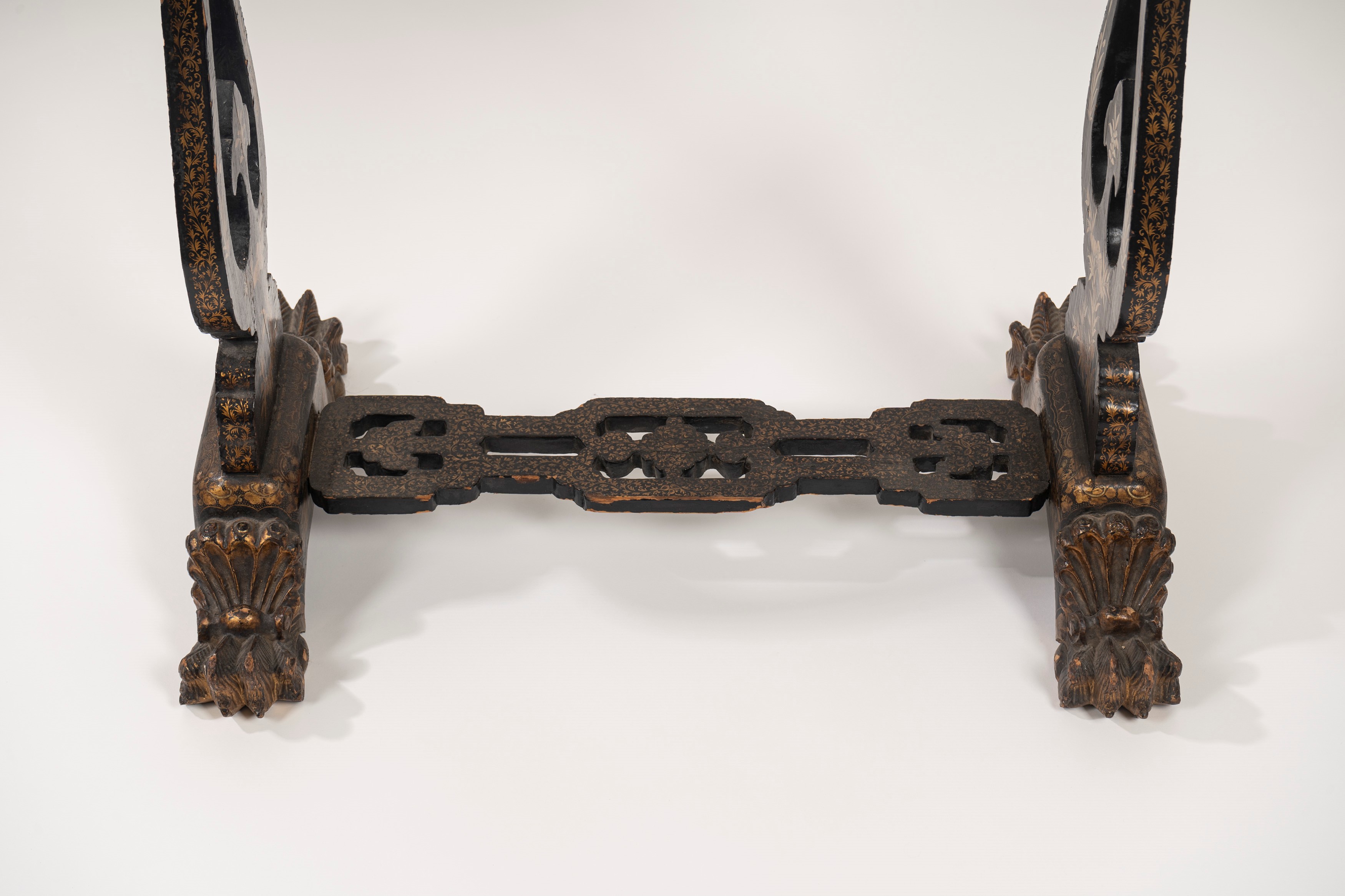 Tavolino da Lavoro in Lacca Decorato a Chinoiserie, Secolo XIX