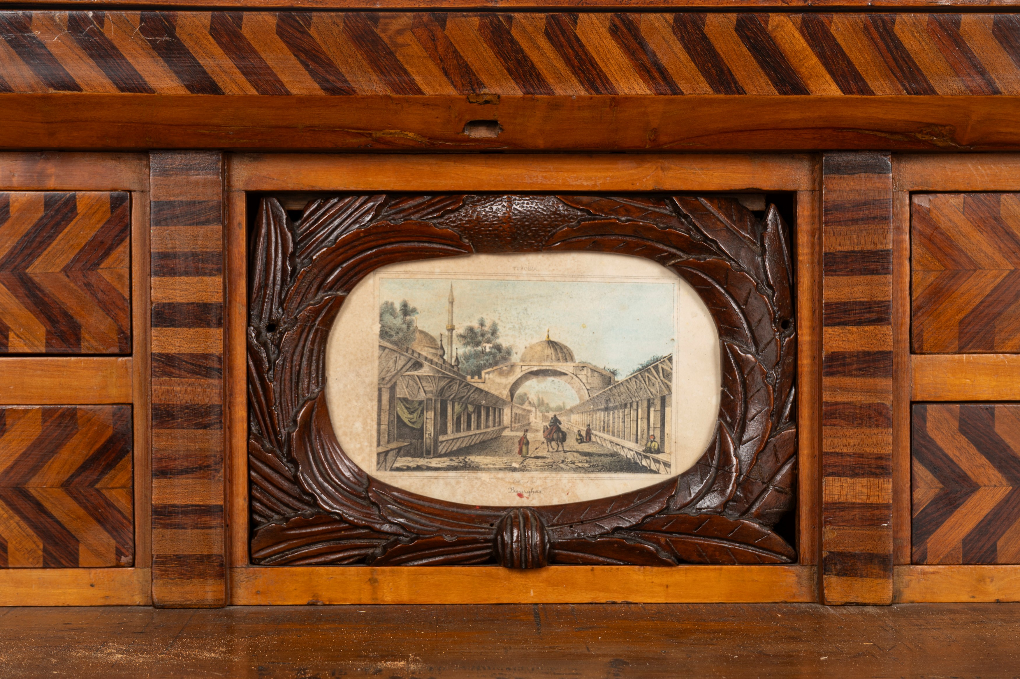 Ribalta in legno intarsiato a motivi geometrici, secolo XVIII