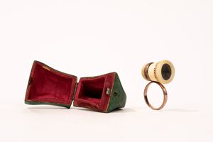 Ring with binoculars, 19th century