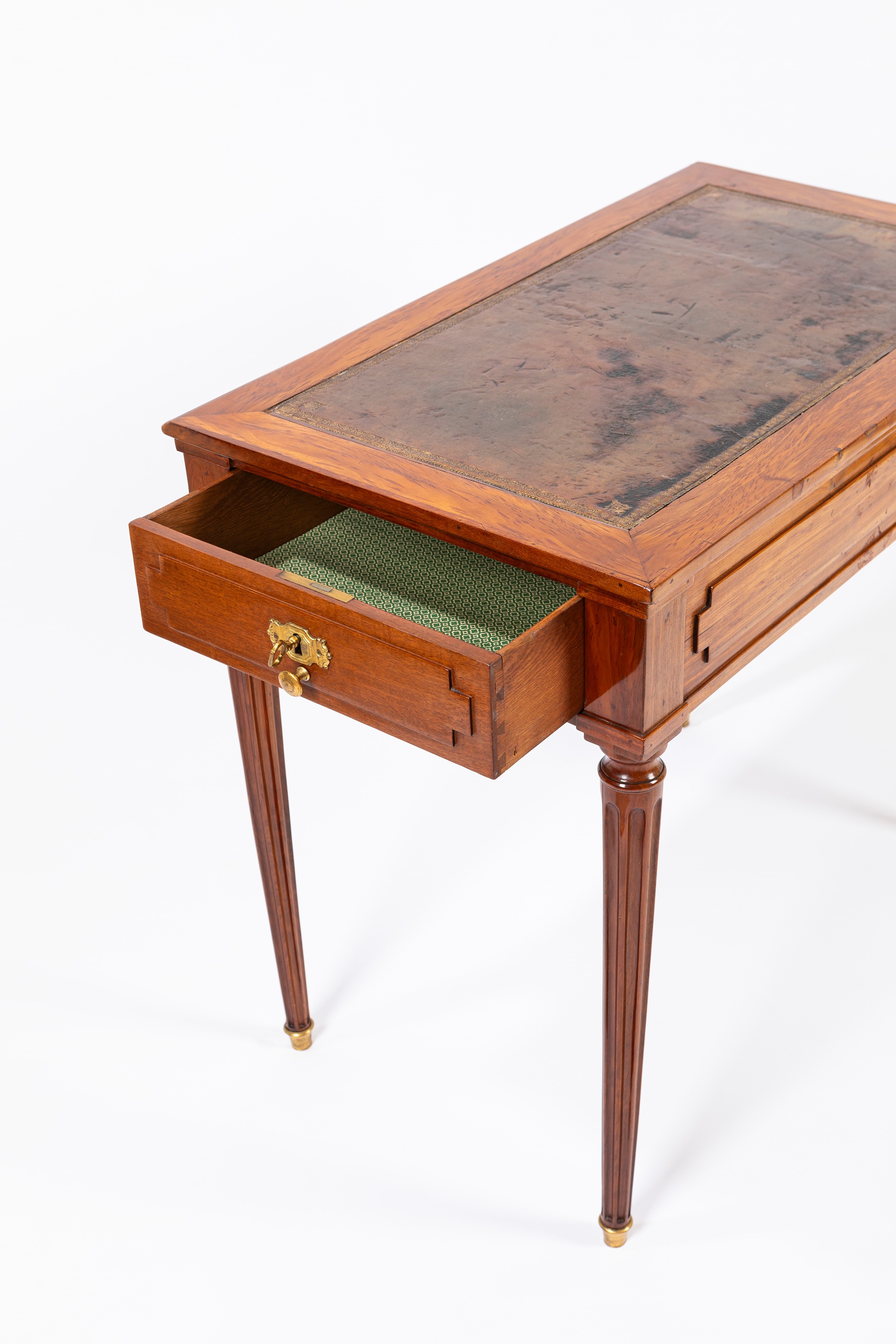 Tavolo da scrittura in mogano, stampigliato P. Garnier, Luigi XVI