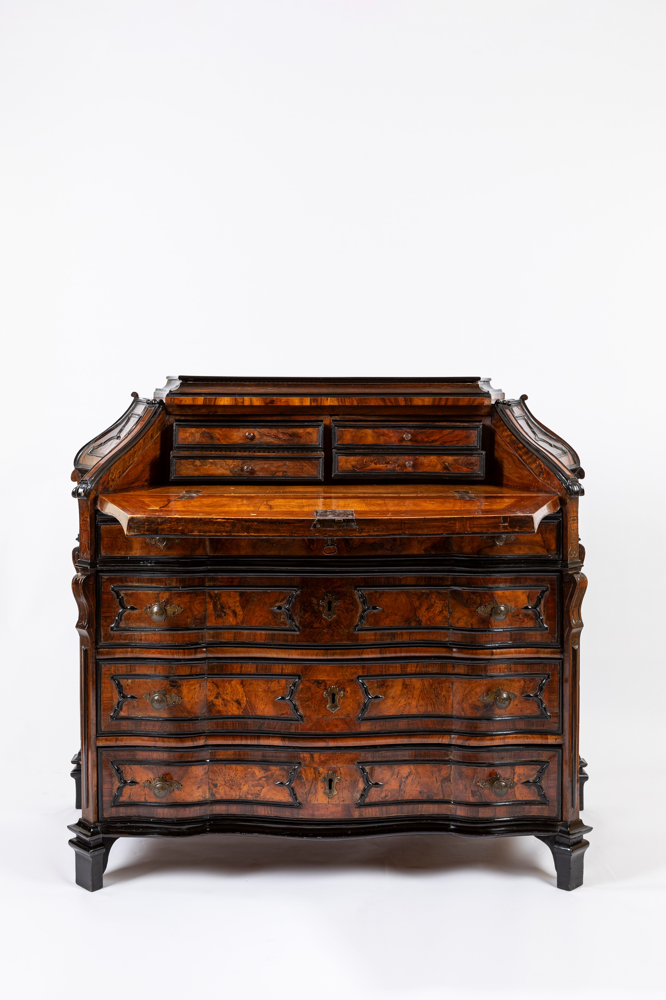 Ribalta a urna, legno di noce e ebanizzati, Lombardia, circa 1740