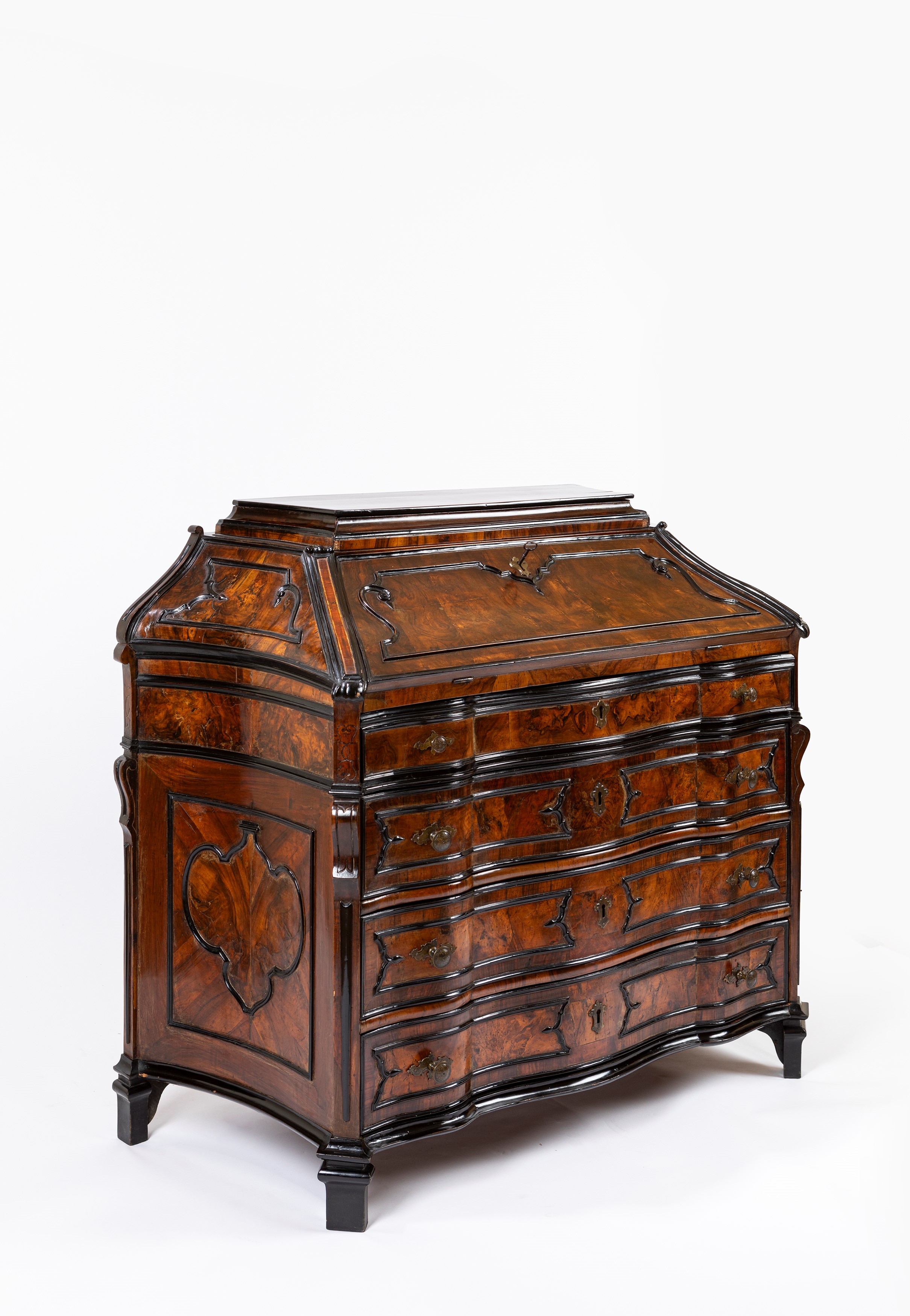 Ribalta a urna, legno di noce e ebanizzati, Lombardia, circa 1740