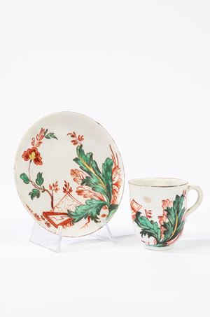  - Tazza con piattino in porcellana policroma
