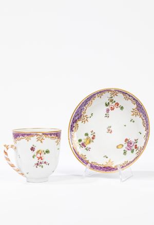  - Tazza con piattino in porcellana policroma