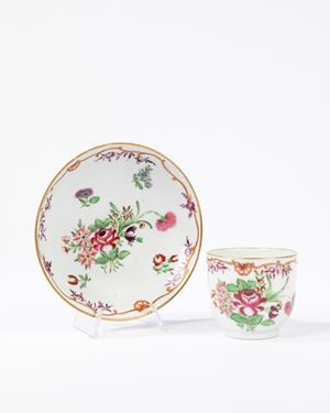  - Tazza e piattino in porcellana policroma