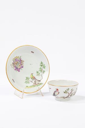  - Tazza con piattino in porcellana policroma