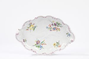 Marescialla in porcellana policroma 