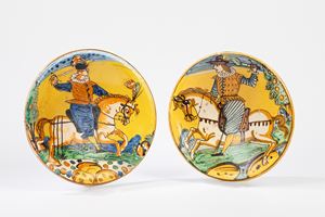 Due piatti in maiolica policroma. Manifattura di Montelupo