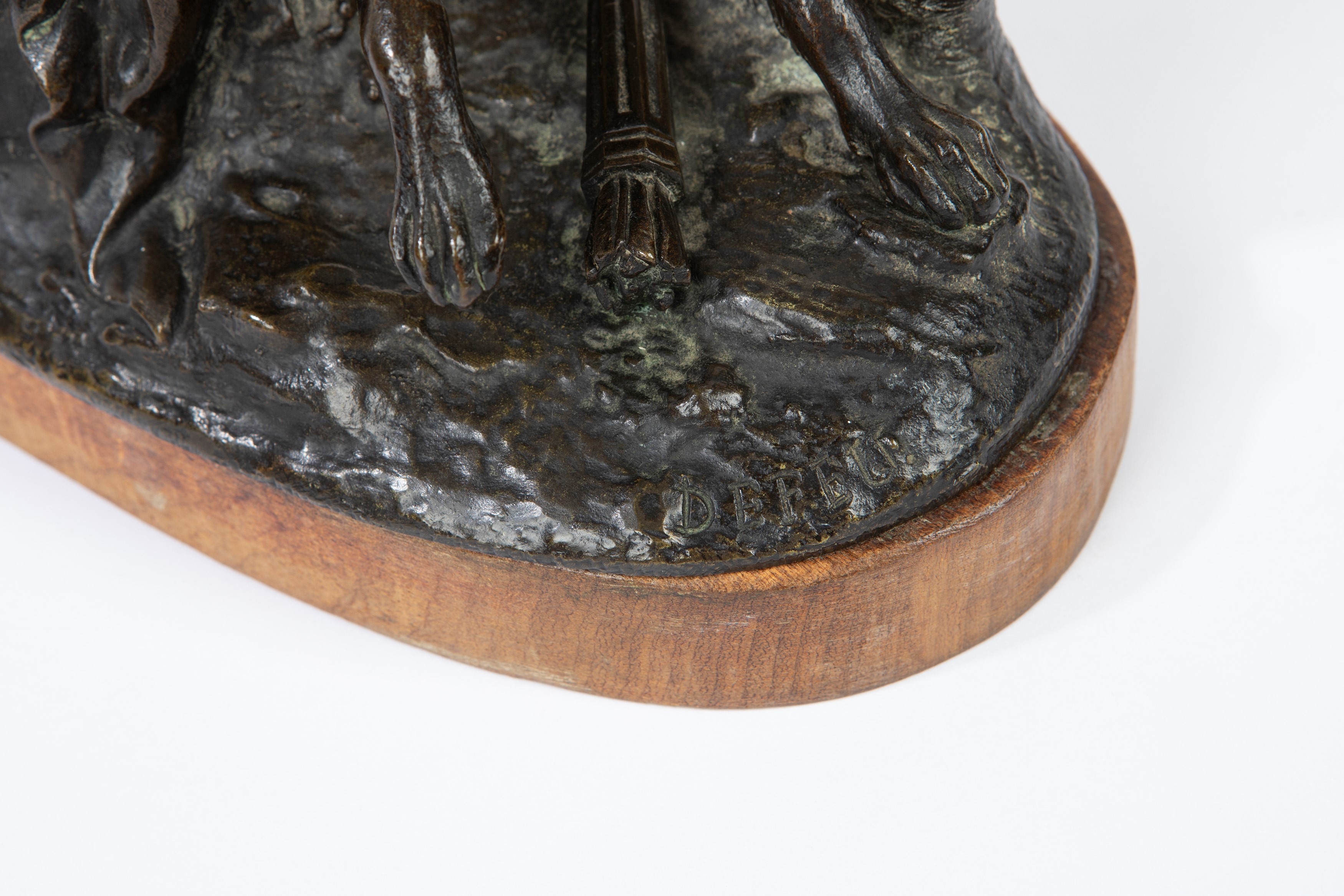 Defeu, Scultura in bronzo raffigurante un amorino con cane