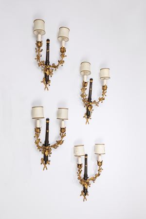 Gruppo di quattro appliques in bronzo dorato e brunito in stile Luigi XVI