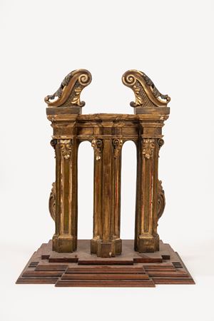 Elemento di scenografia in legno intagliato e dorato, secolo XVIII