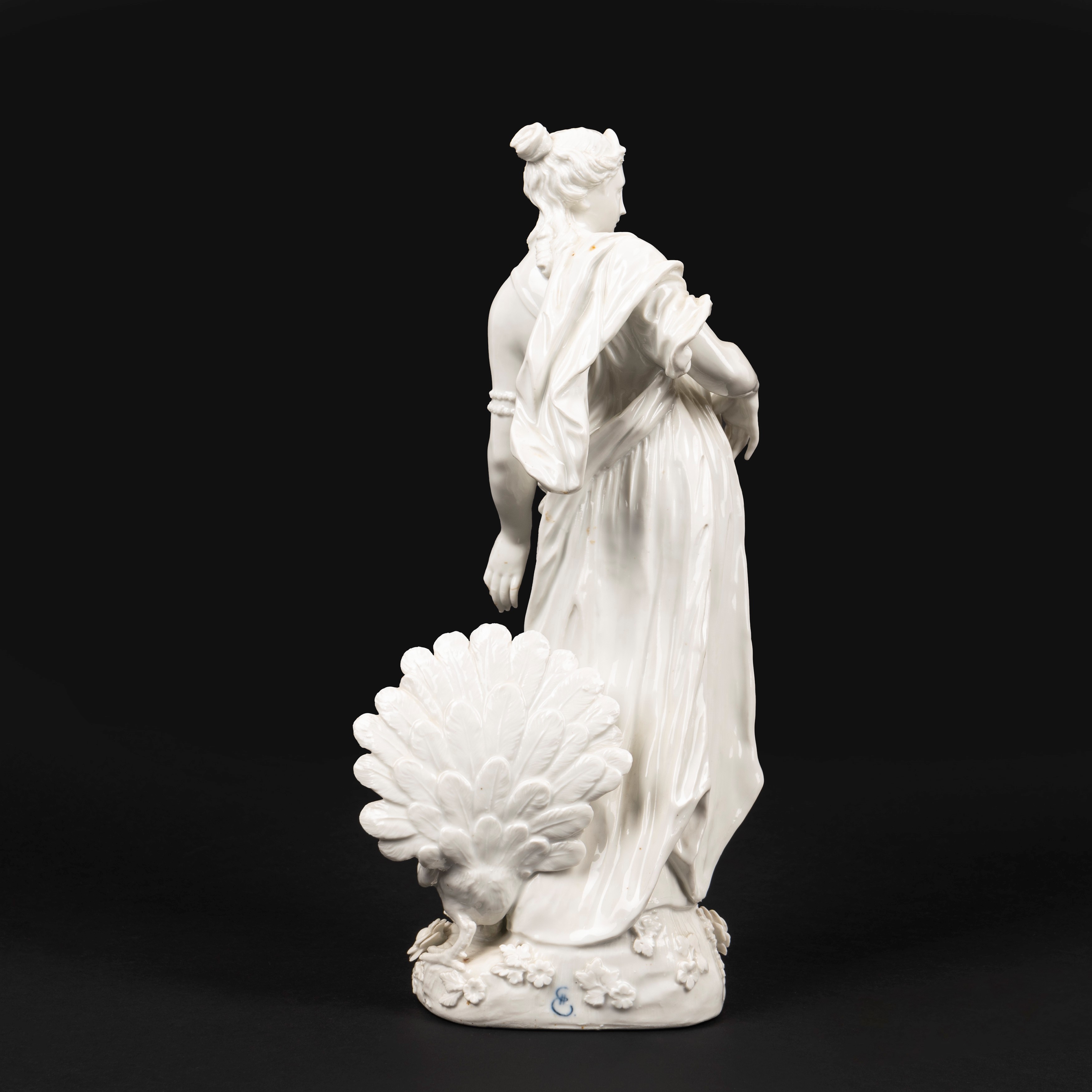 Scultura in Porcellana Bianca Raffigurante Giunone con il Pavone, Secolo XIX