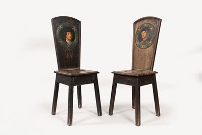 Coppia di Sedie in Legno in Stile Neorinascimentale