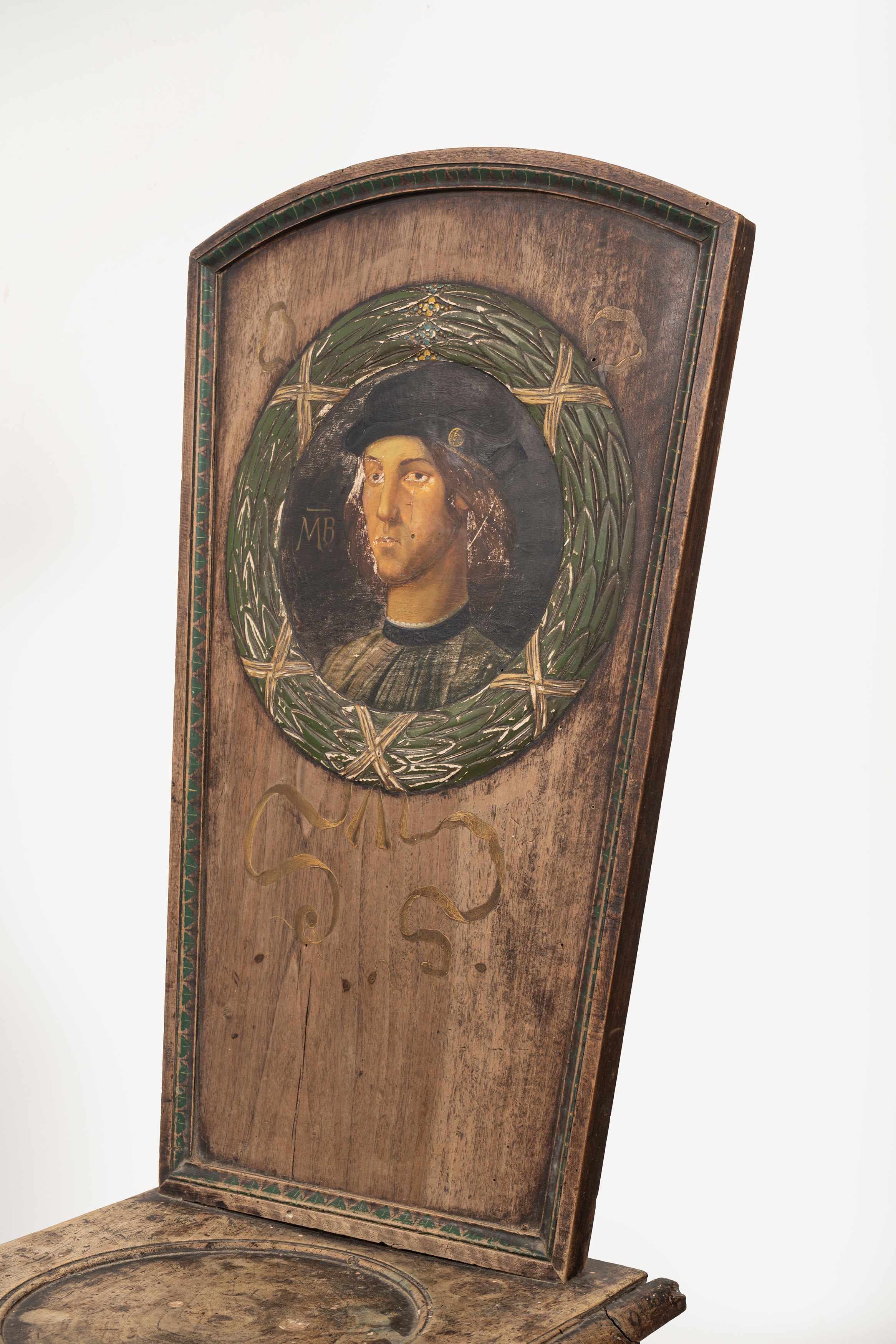Coppia di Sedie in Legno in Stile Neorinascimentale