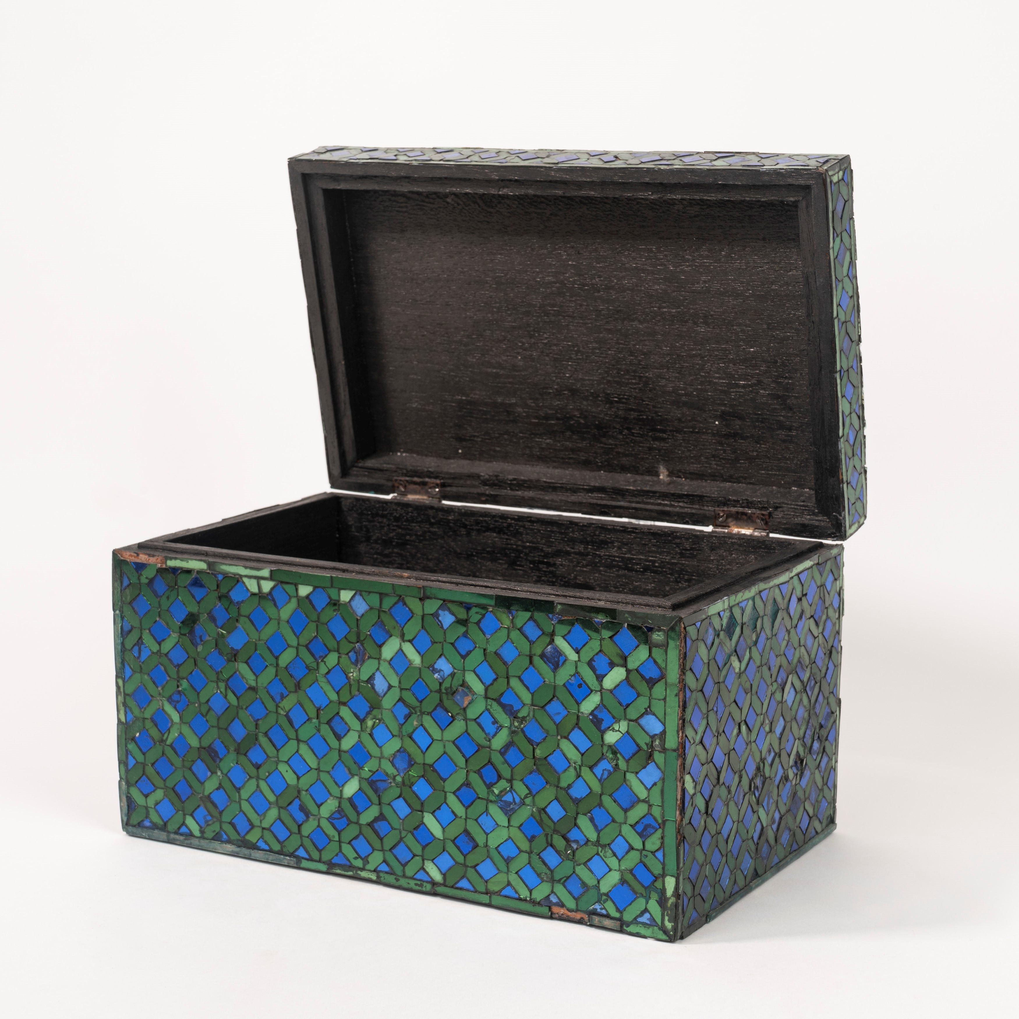 Scatola in Legno Rivestita con Vetri Colorati a Mosaico, Fine Secolo XIX - Inizi Secolo XX