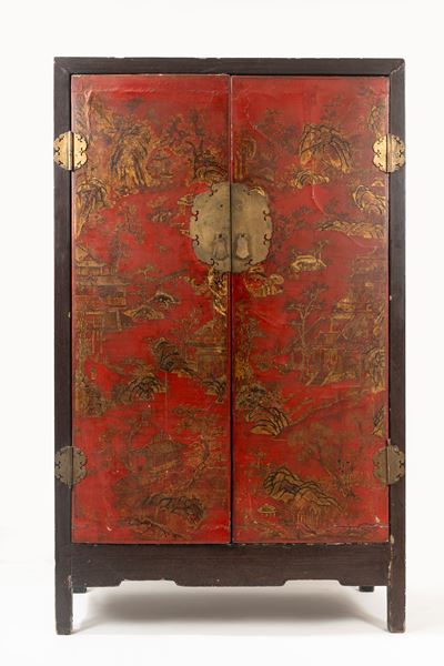 Armadio in Legno Laccato Rosso e Nero, Cina Secolo XIX