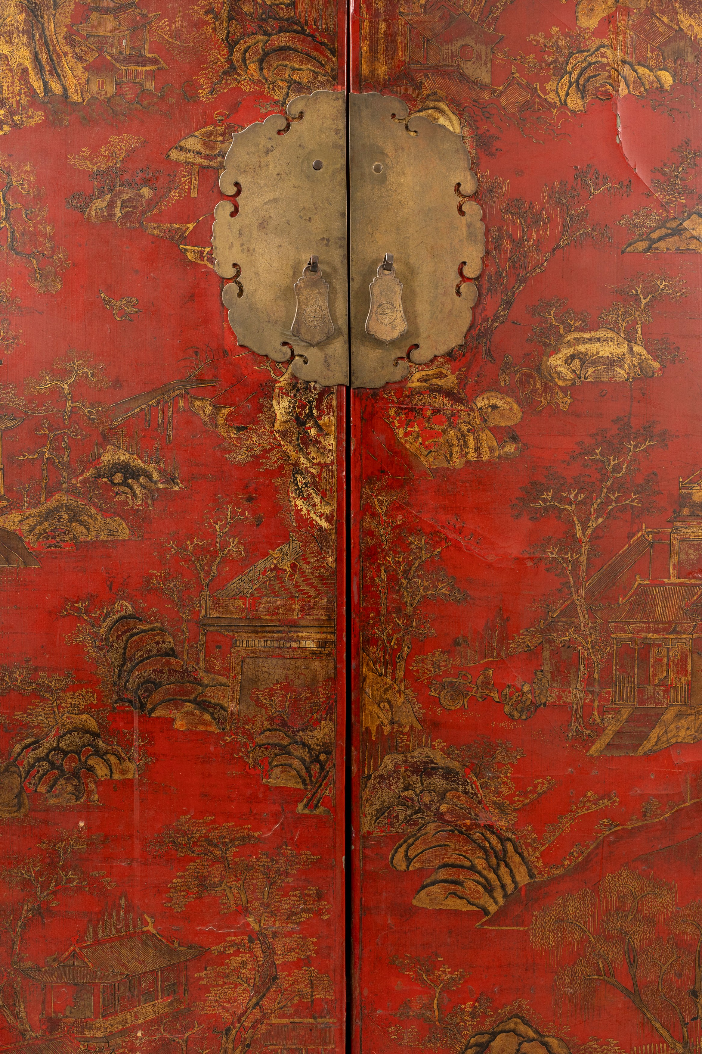 Armadio in Legno Laccato Rosso e Nero, Cina Secolo XIX