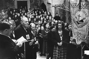 Horvat Frank - Processione, Puglia, Monte S. Angelo