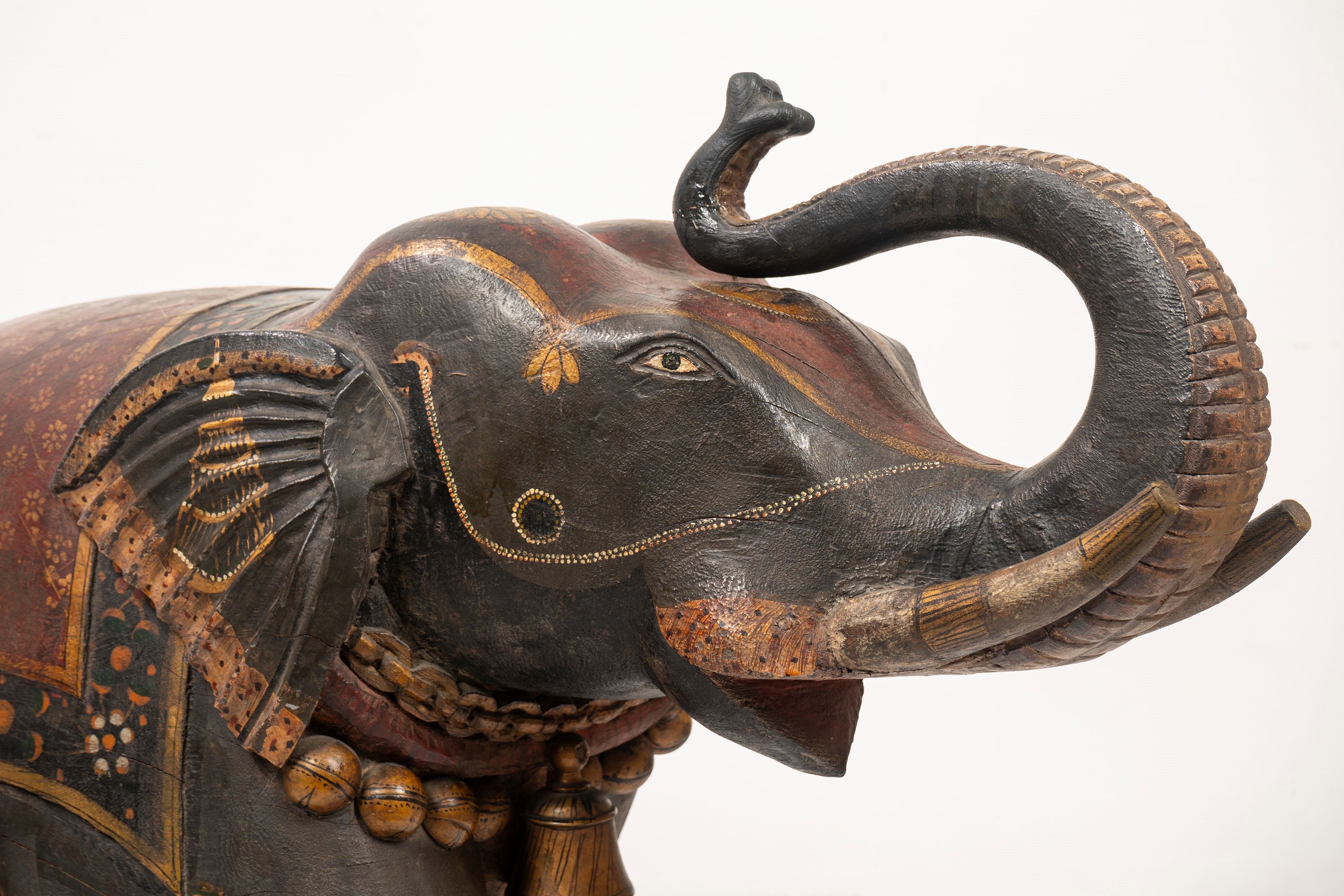 Elefante in Legno Laccato Policromo, India Secolo XIX