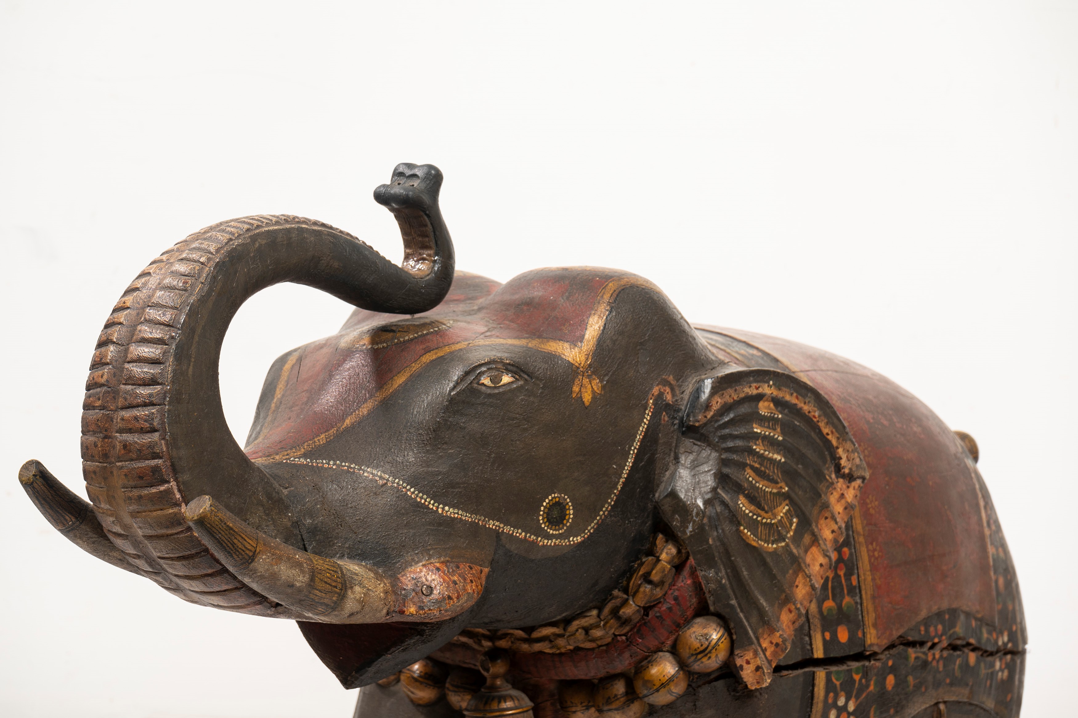 Elefante in Legno Laccato Policromo, India Secolo XIX
