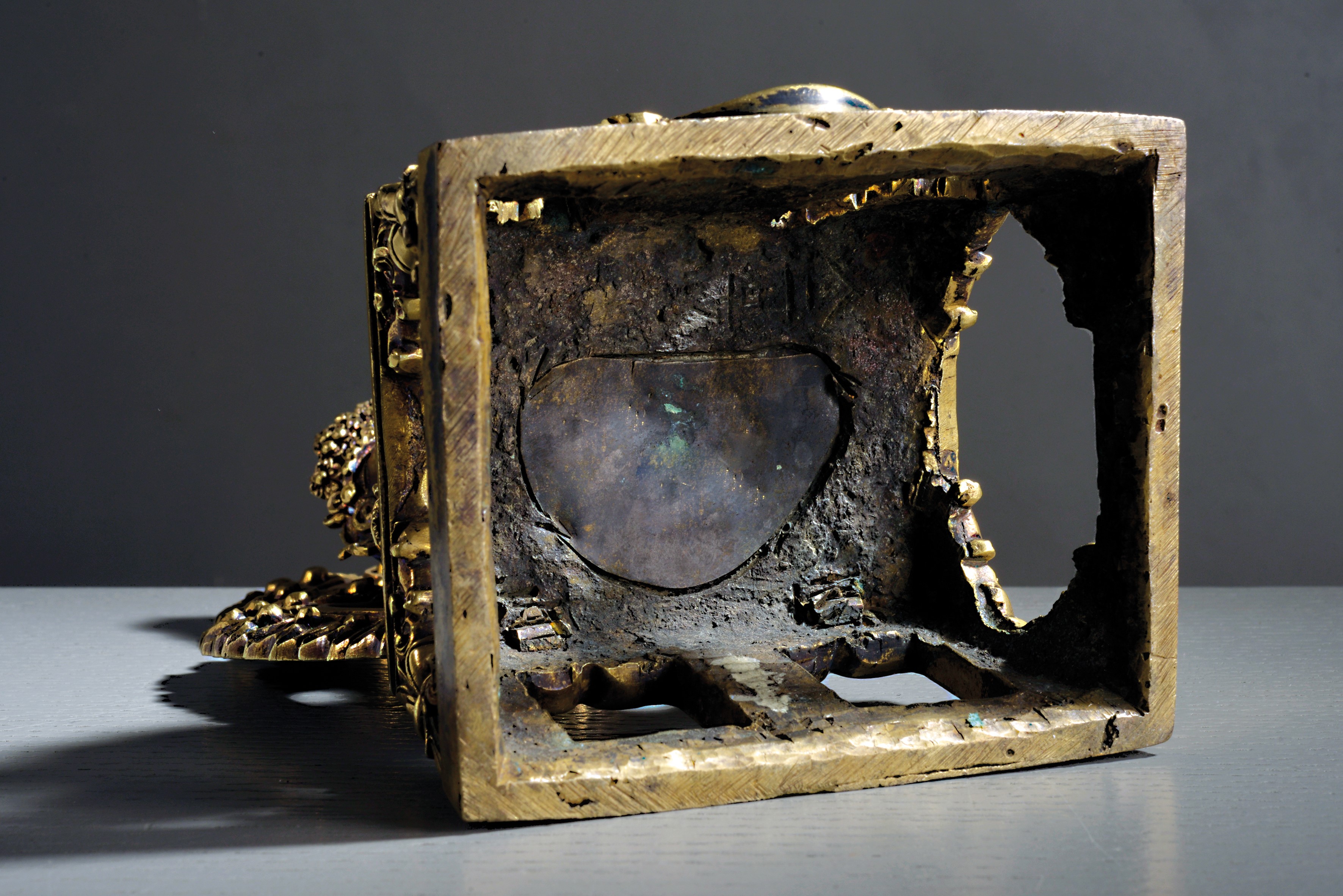 Scultura in bronzo dorato raffigurante Amitayus