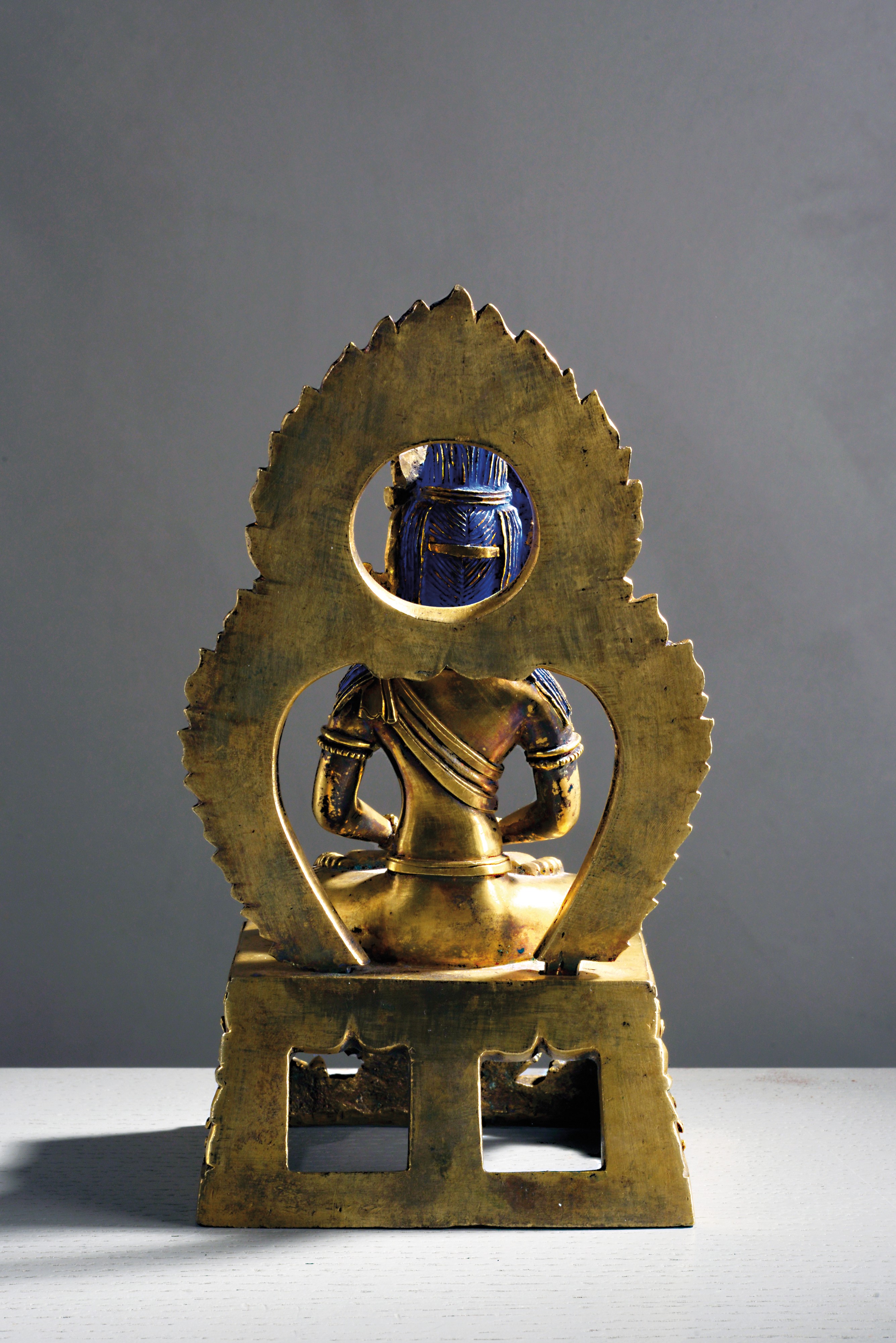 Scultura in bronzo dorato raffigurante Amitayus