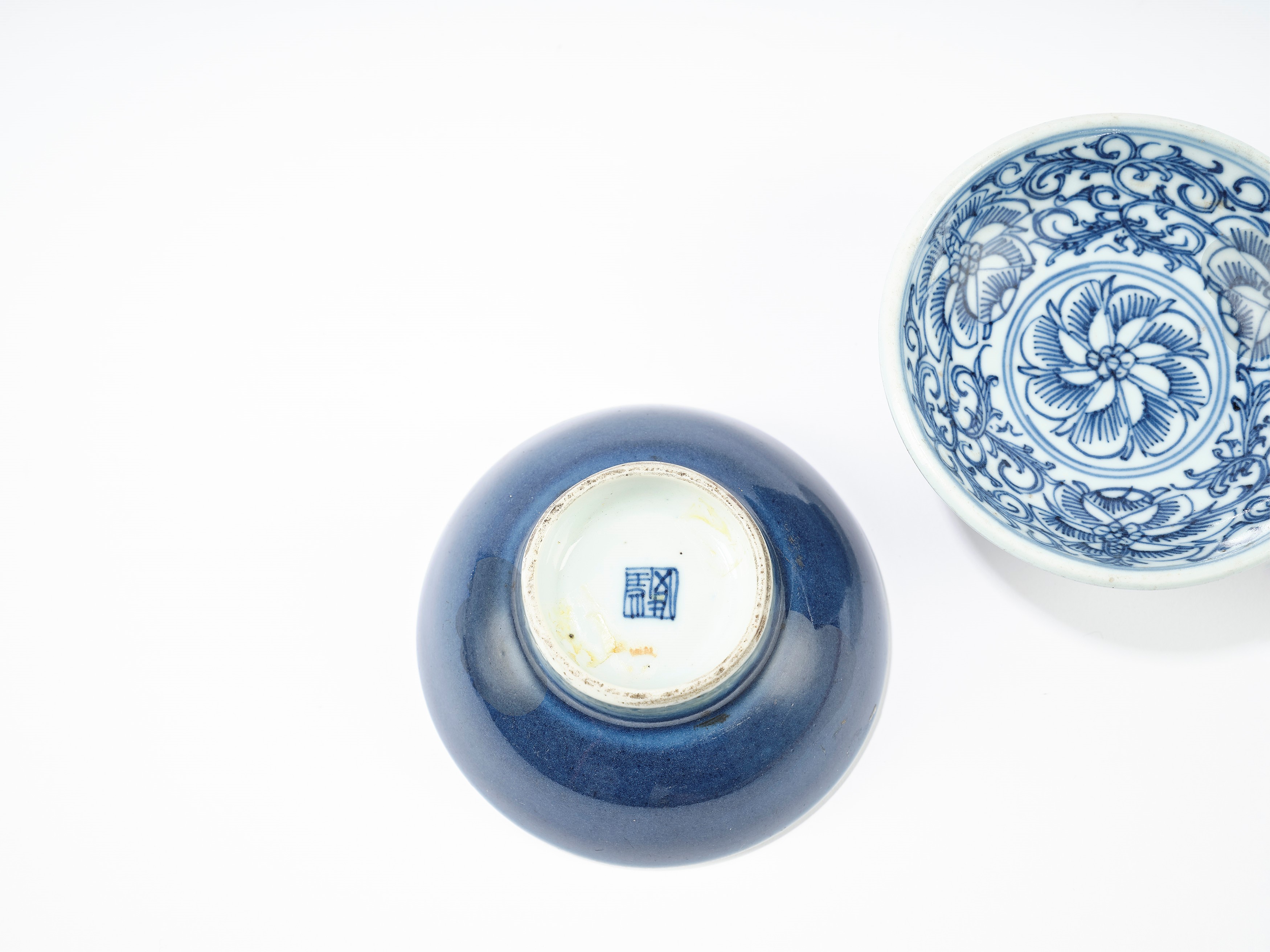 Coppia di ciotole in porcellana bianca e blu