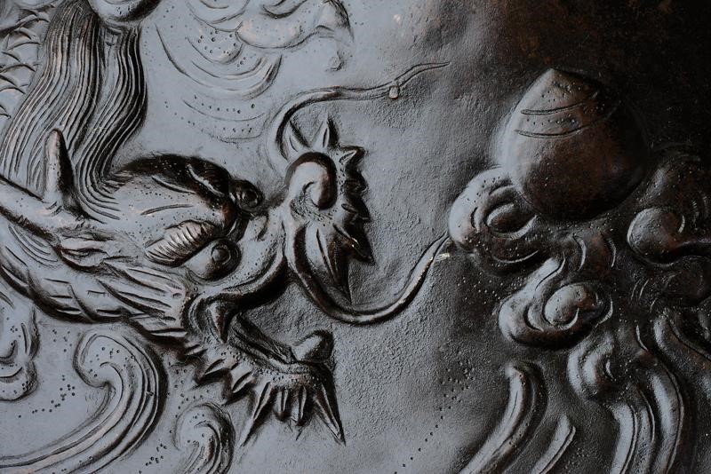 Jingasa in ferro sbalzato