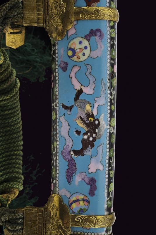 Koshirae per tachi, Giappone, 1880 circa, in cloisonné con draghi
