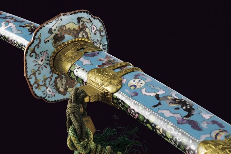 Koshirae per tachi, Giappone, 1880 circa, in cloisonné con draghi