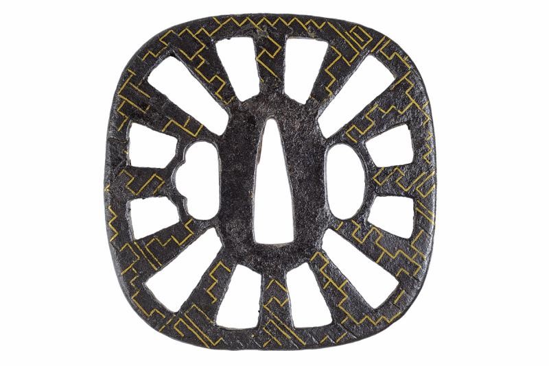 Tsuba, ferro, nade-kaku-gata, sukashi-bori, sen-zogan