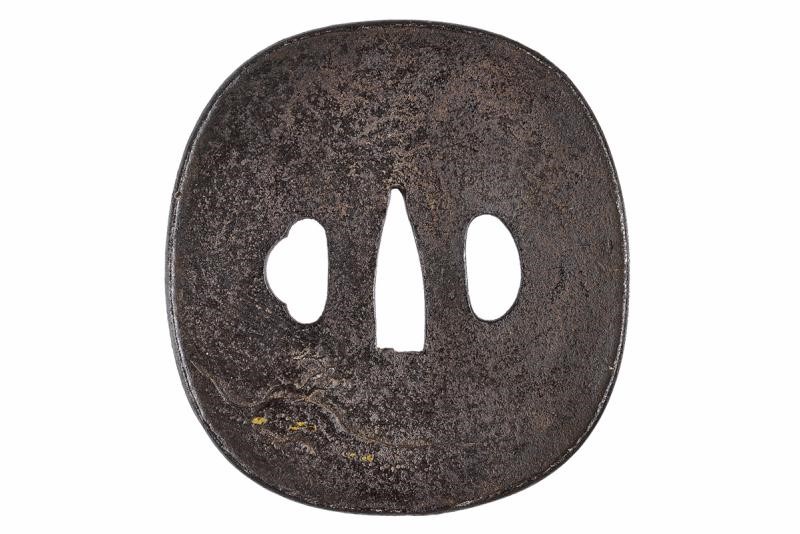 Tsuba giapponese, Grande tsuba in ferro, Periodo Edo, 8 x 8.5 cm