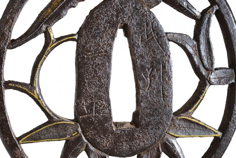 Paio di tsuba per un Daisho, Giappone, Periodo Edo, ferro, decorazioni in oro