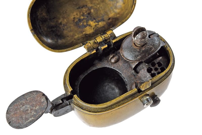 Rarissimo accendino da viaggio a pietra focaia