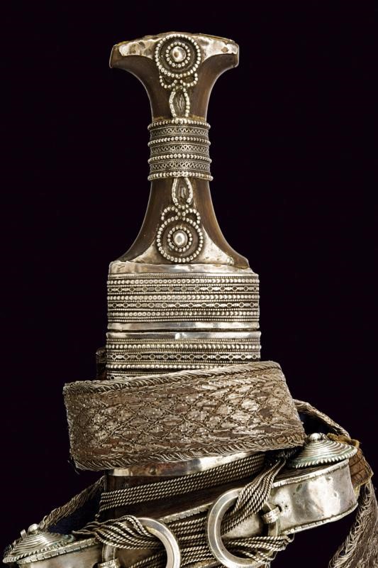 Jambiya con fornimenti in argento