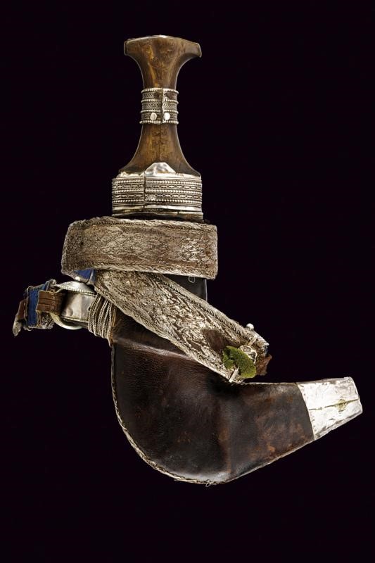 Jambiya con fornimenti in argento